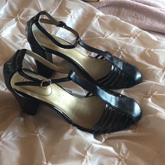 Black pumps - Picture 2 of 3